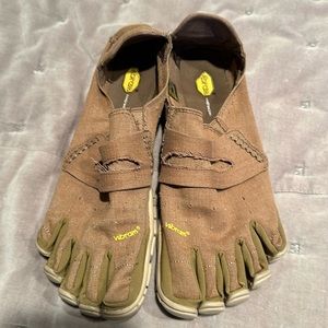 Vibram CVT Hemp men’s shoes Size US 11.5/EU46 in khaki color